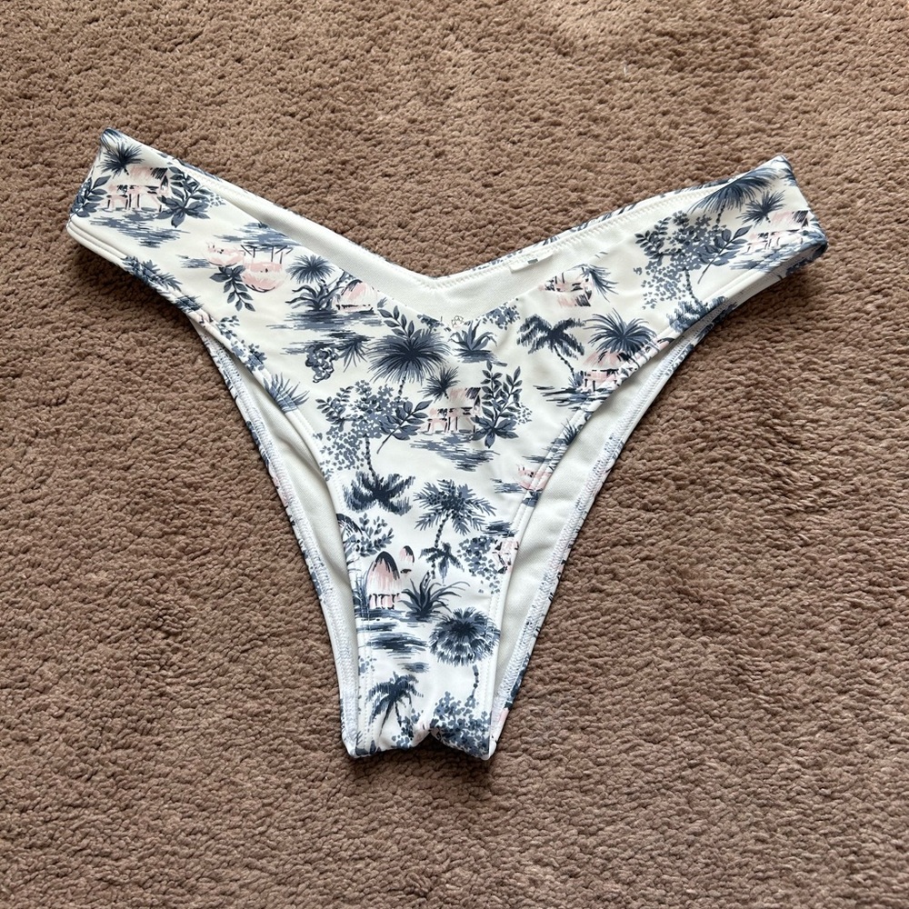Abercrombie & Fitch Cheeky Swim Bottom